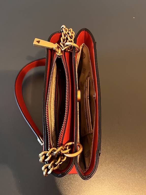 Borse da donna: Guess Handtasche- Schultertasche – Usato da Einsiedeln venduto da anouk2fel 2