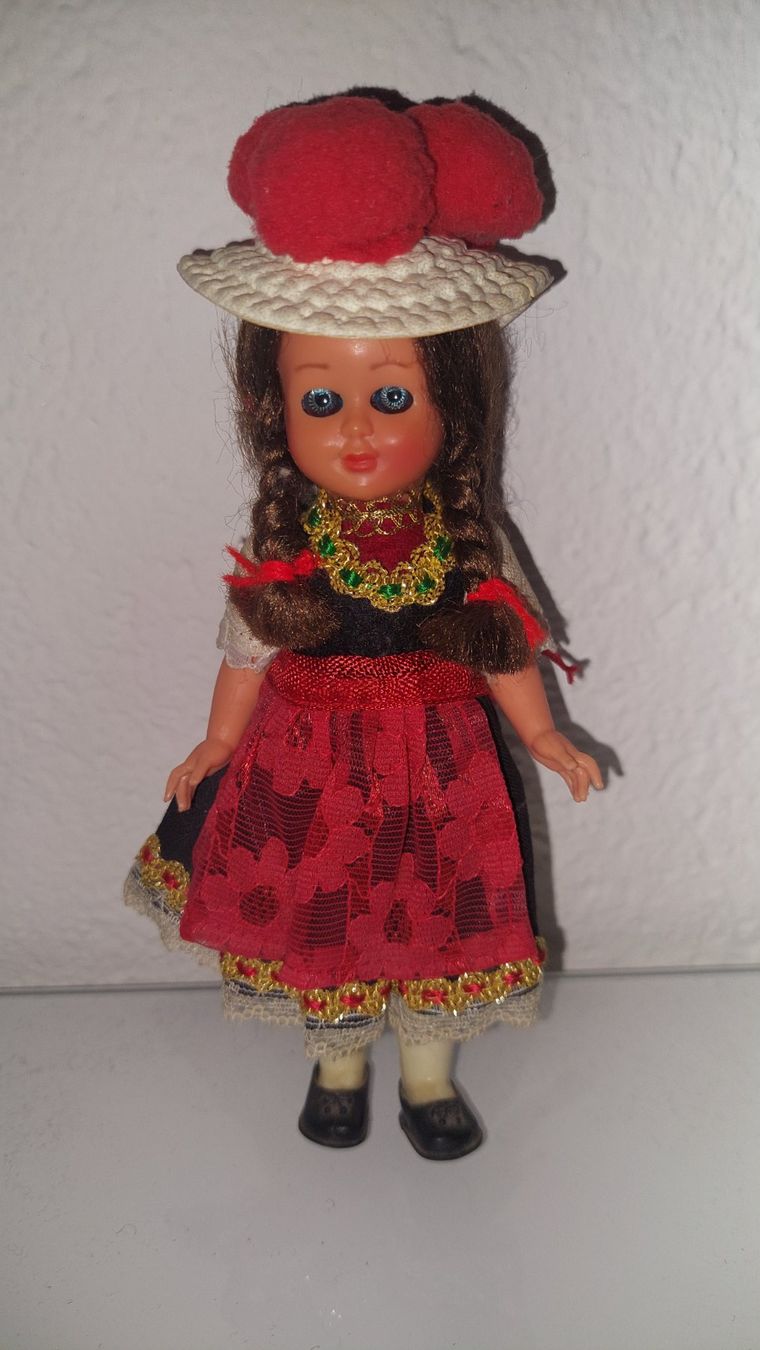 Bambole: Puppe Tracht Schwarzwald? – Usato da Erlinsbach venduto da pfunky