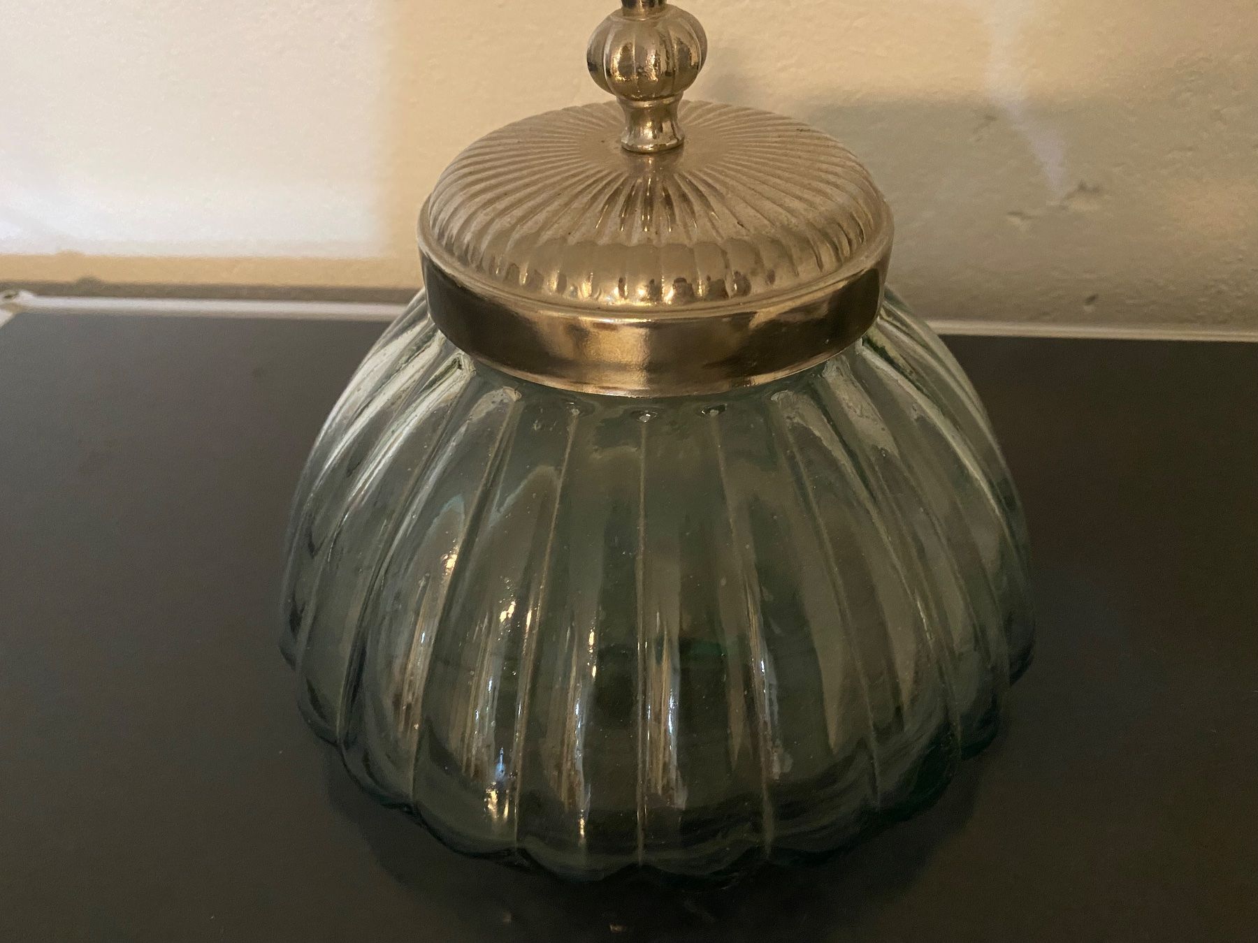 Gläser: Glasdose mit Metalldeckel blau gerippt – Gebraucht aus Wiedlisbach von jupi08