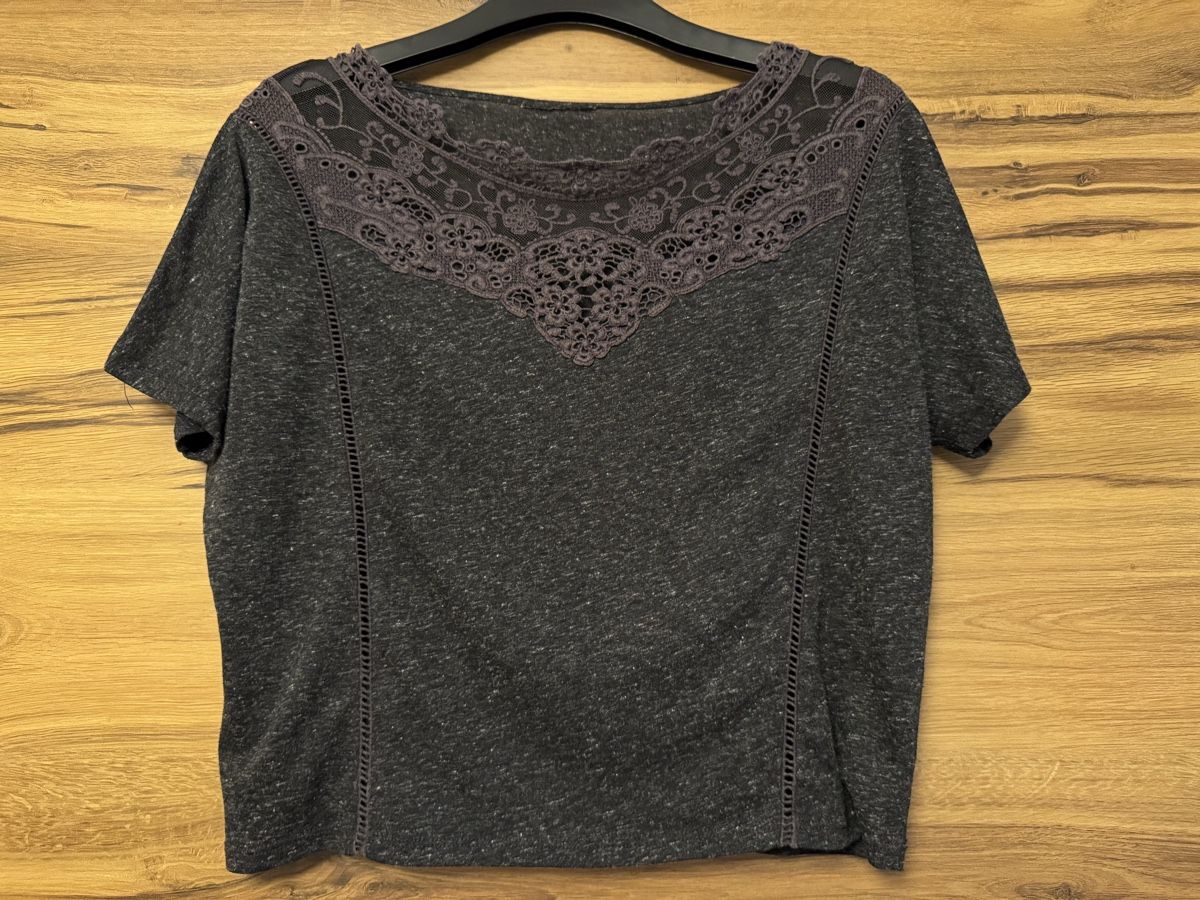 Zara T-Shirts: Wunderschönes Shirt mit Spitze Zara Grösse S. – Gebraucht aus Adliswil von StephanieAnnina