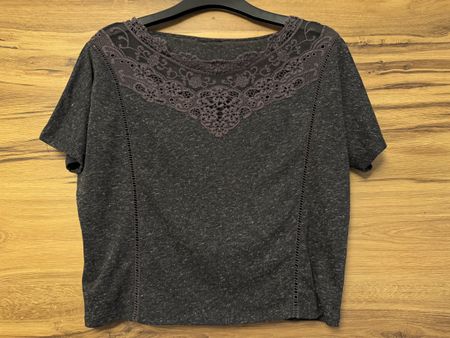Wunderschönes Shirt mit Spitze Zara Grösse S.