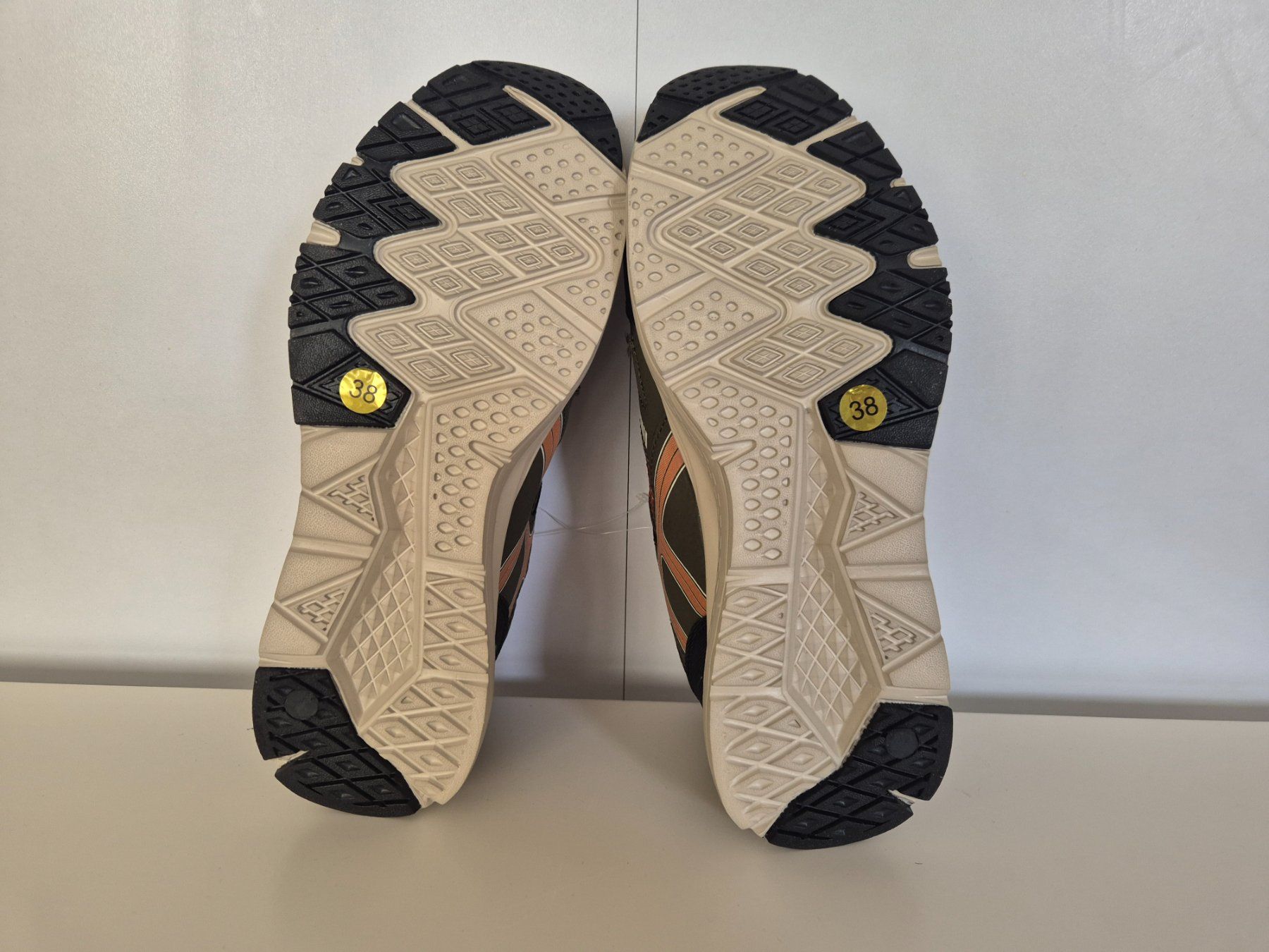 Scarpe da uomo: Atrium Turnschuhe / Sneaker 38 NEU – Nuovo e nell'imballaggio originale da Meggen venduto da Orrinka20 5