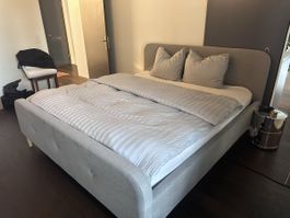 Bett 180x200cm (inkl. Lattenrost)