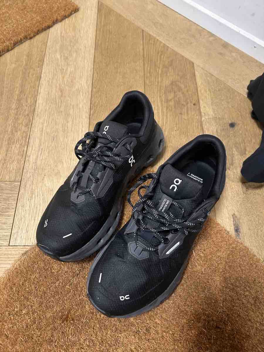 On Scarpe da uomo: On Cloudrunner Waterproof 44.5 – Nuovo (secondo la descrizione) da Zürich venduto da Dittli098