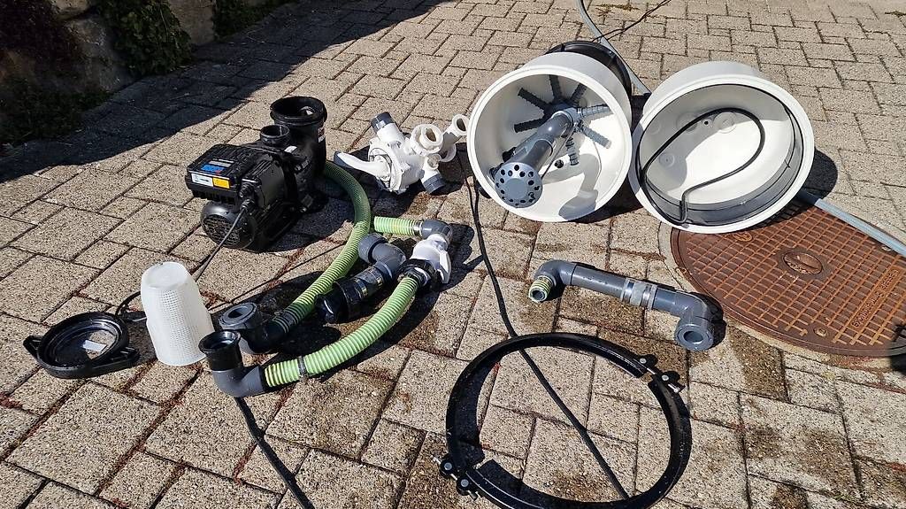 Schwimmbad-Zubehör: Poolfilter inkl. Pumpe und Verteilerventil – Gebraucht aus Schwarzenberg LU von lab_7frs