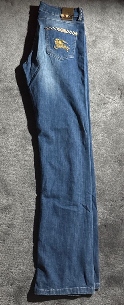 Burberry Jeans: Jeans Burberry original  – Gebraucht aus Lausanne von def_7qwq 1