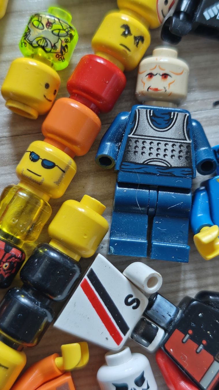 Lego Giocattoli: Lego Figuren Teile bespielt – Usato da Effretikon venduto da Superkarin7 2