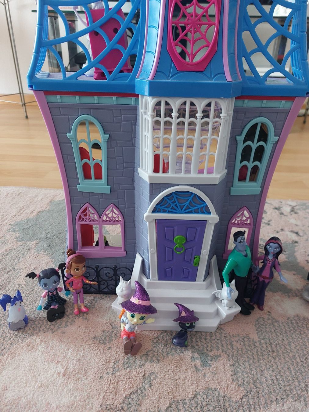 Giocattoli: Vamperina Haus,Figuren und Auto – Usato da Wittenbach venduto da Bruno15. 4