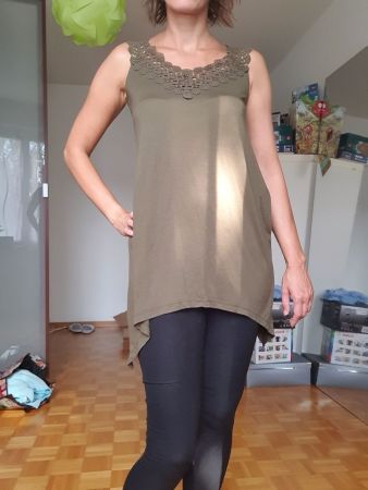 Longshirt olivgrün mit Stickerei