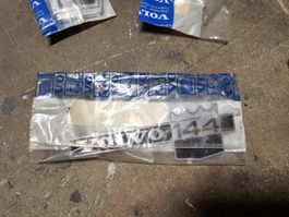 Volvo 144 NOS Emblem Kotflügel 687205