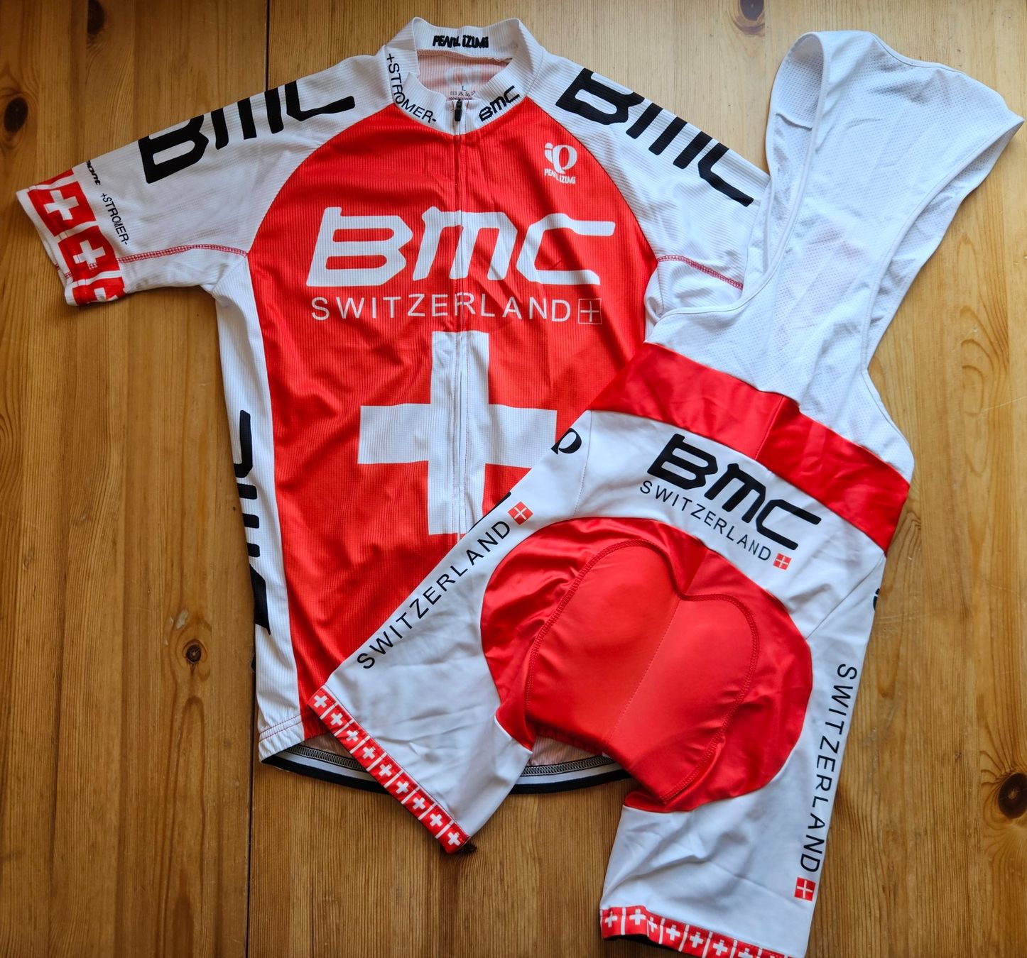 Leibchen & Hosen: Rad-Tenue Team BMC Schweiz Gr. L Velo Radsport Trikot – Gebraucht aus Hägglingen von United-Village-Trade