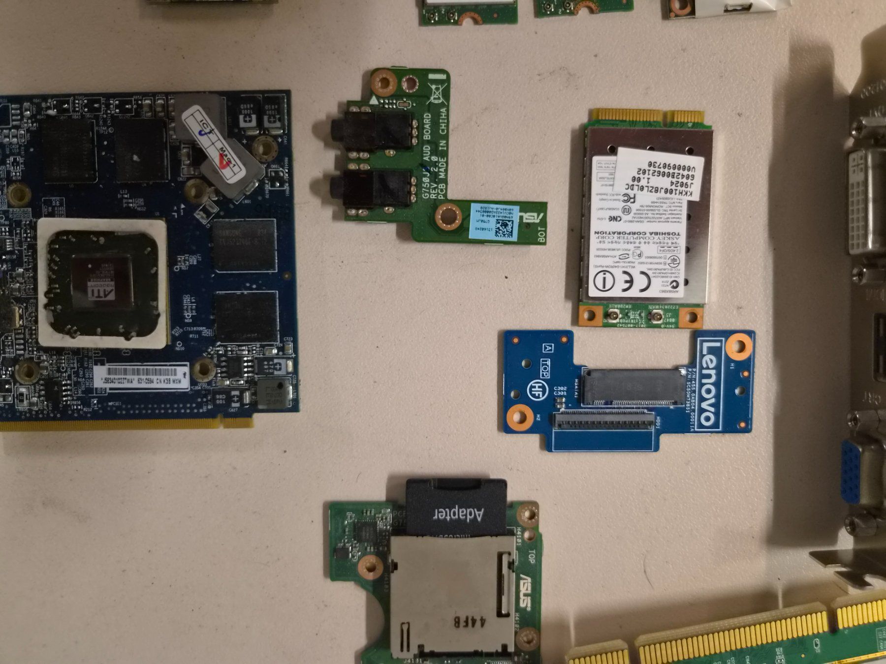 Elektronikbauteile: Divers composants informatiques – Gebraucht aus Conthey von greenday85 7