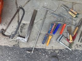 Handwerkzeuge Schraubenzieher Blechschere und weiteres