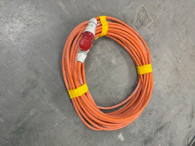 Cavi: Elektrokabel 32 Amper 40Meter – Usato da Zürich venduto da ljiljana1973