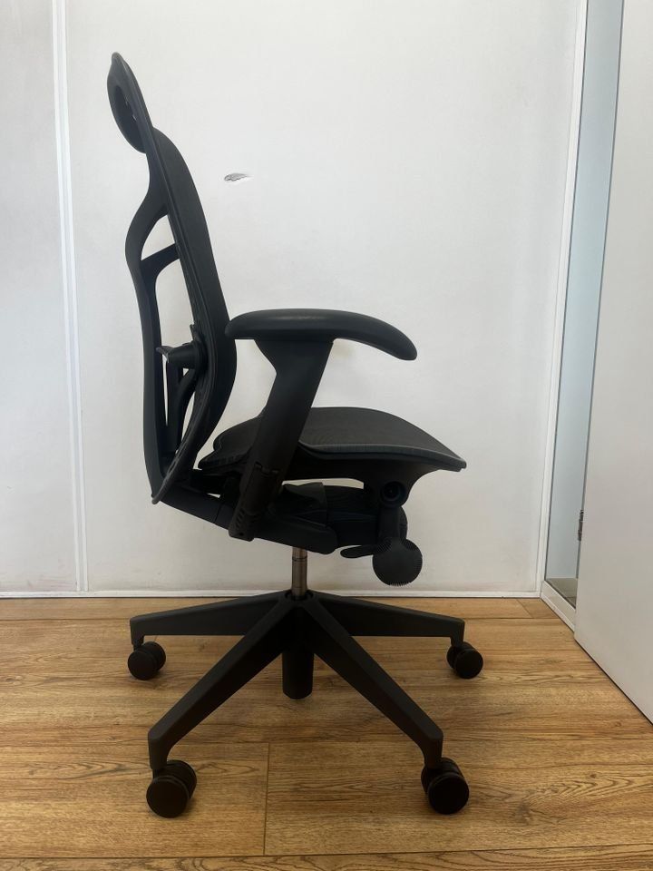 Herman Miller Chaises: Herman Miller Mirra 2 Graphite Butterfly – D'occasion à Purmerend par Offeco 2