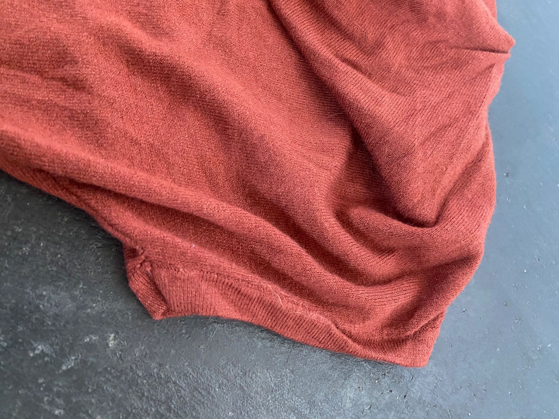 Top: Wolltop rostbraun mit Kaschmir M – Usato da Chur venduto da simhofstr 3
