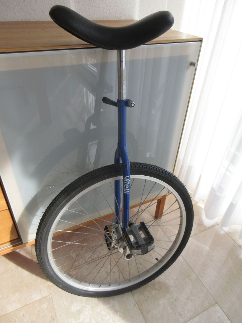 Biciclette: Blaues Einrad Vitelli 24", lange Sattelstange – Usato da Binningen venduto da tempipassati 3