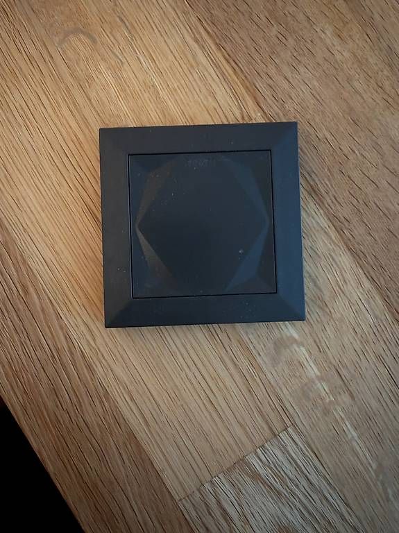 Schalter: Loxone Touch Air Anthrazit – Gebraucht aus Ulmiz von benjamin_9392