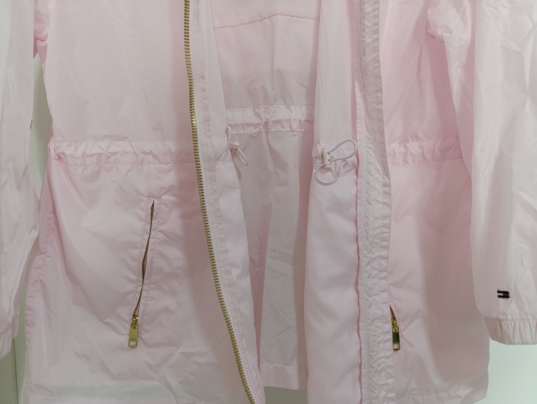 Tommy Hilfiger Jacken: Veste coupe-vent Tommy Hilfiger – Neu (gemäss Beschreibung) aus St-Cergue von Neviana 1