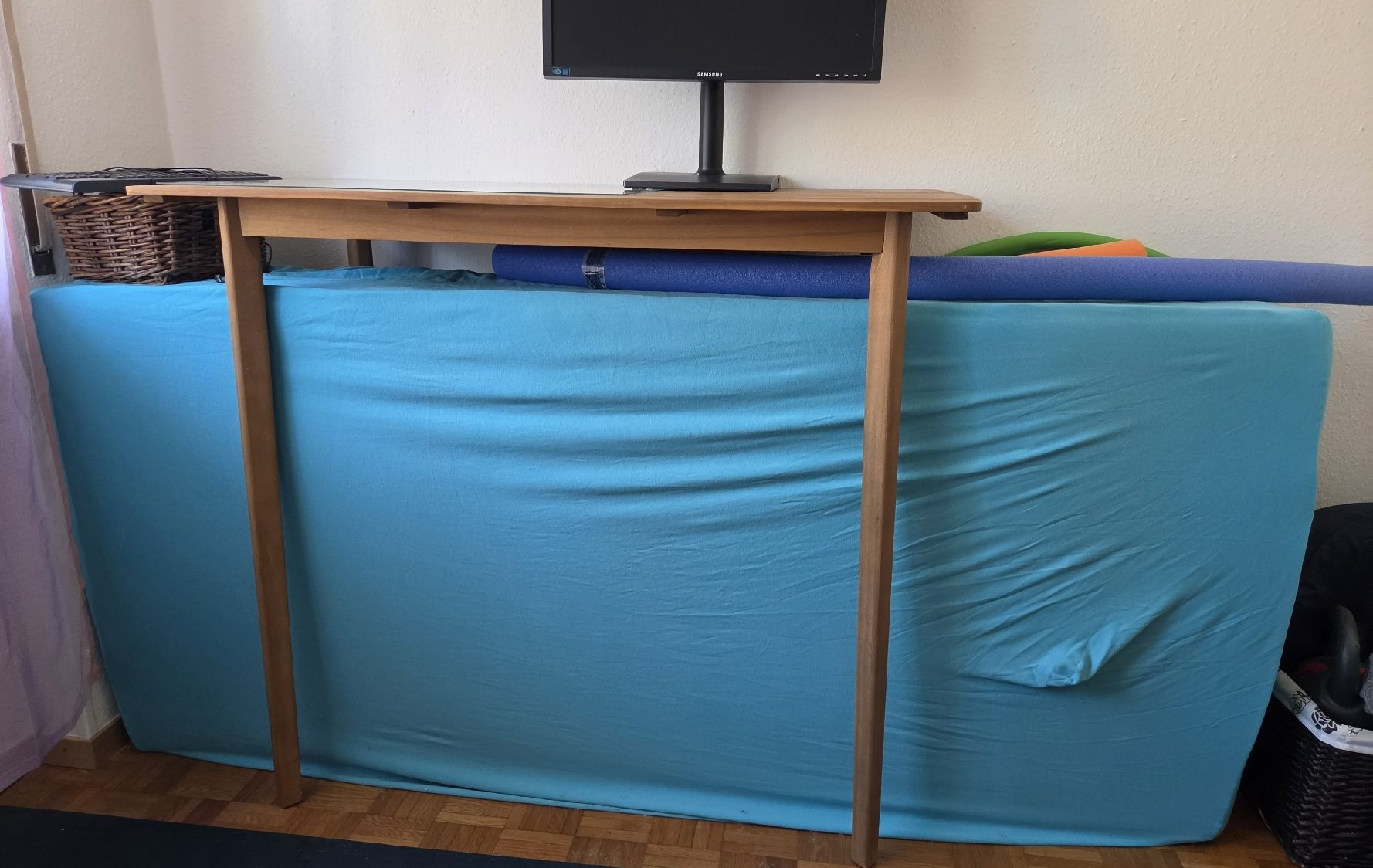 Set di tavolo e panche: table haute avec chaises / Hochtisch – Usato da La Tour-de-Peilz venduto da Fkarimu 1