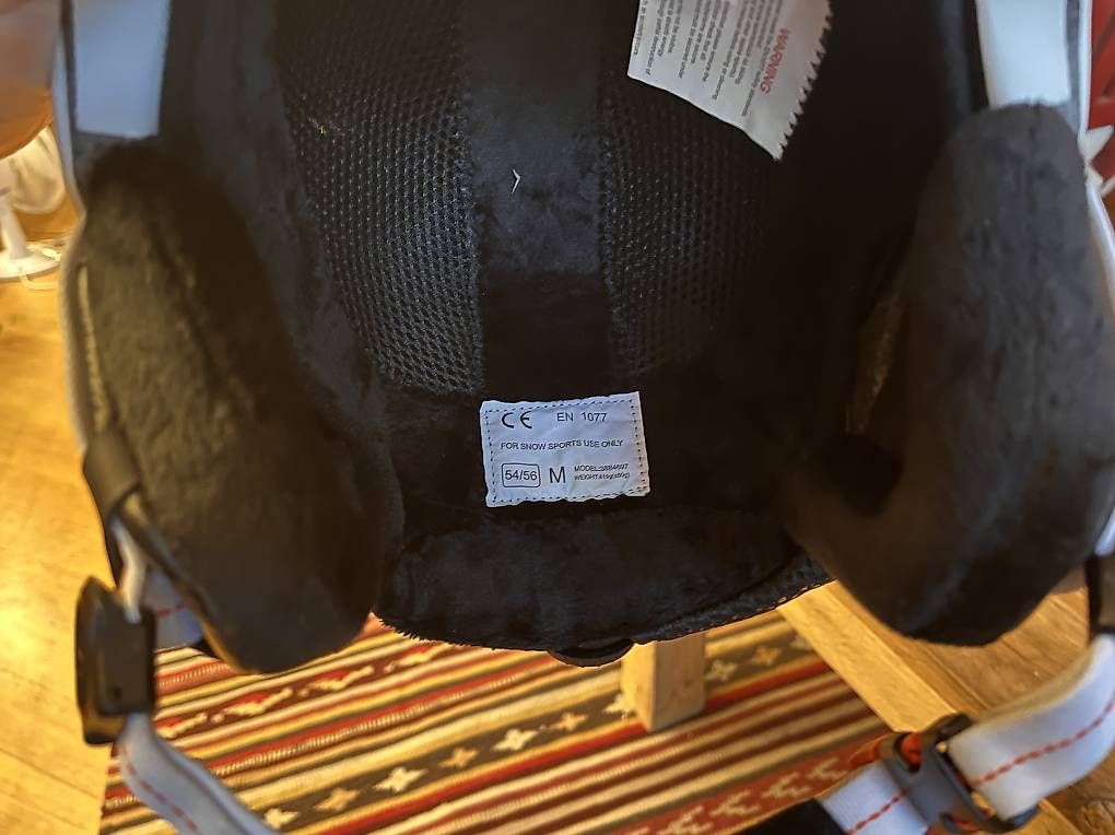 Caschi: Ensemble de ski complet  Casque, masque et gants – Usato da Genève venduto da Stretton 2