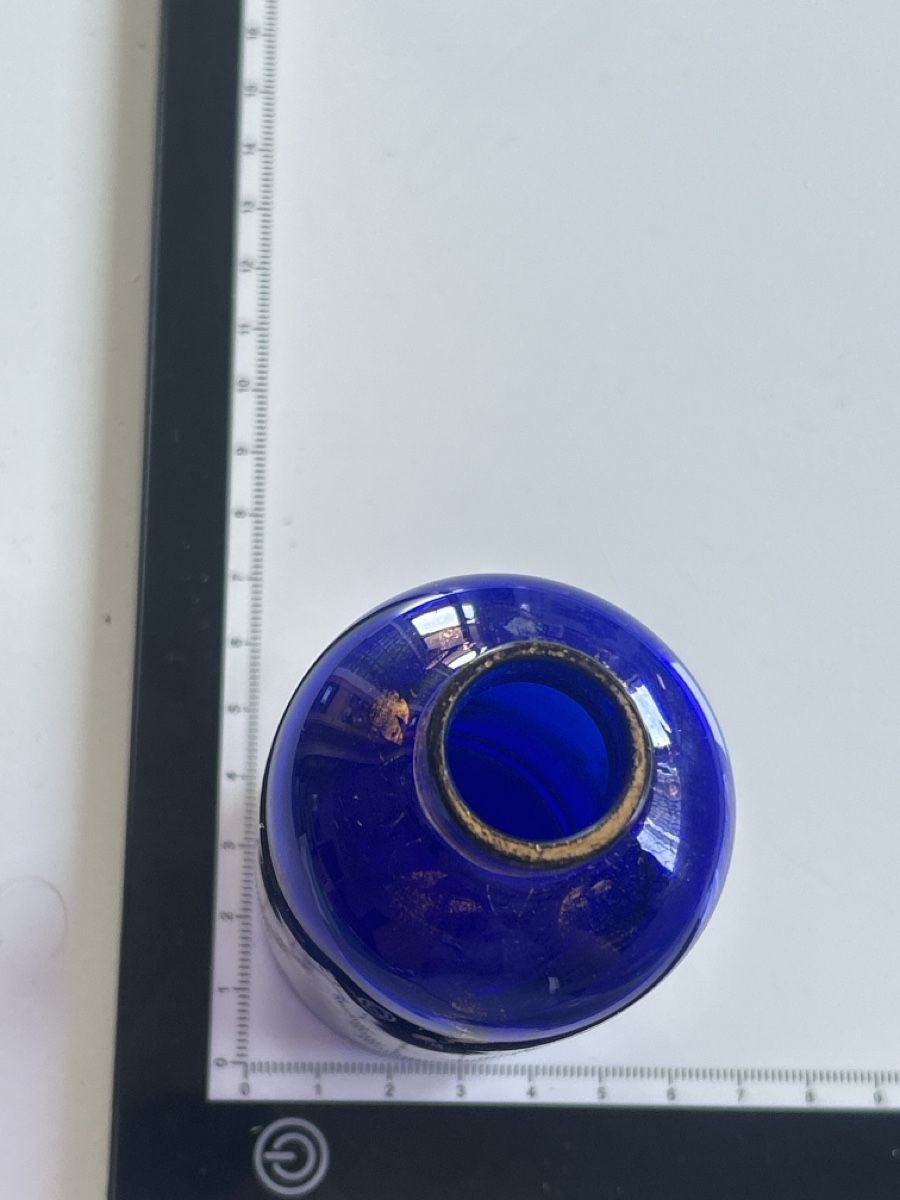 Apparecchiature e tecnologia a gas: Blaue Glasflasche mit Golddekor, klein(I5) – Usato da Neuenhof venduto da SchnaeppliAllerlei 4