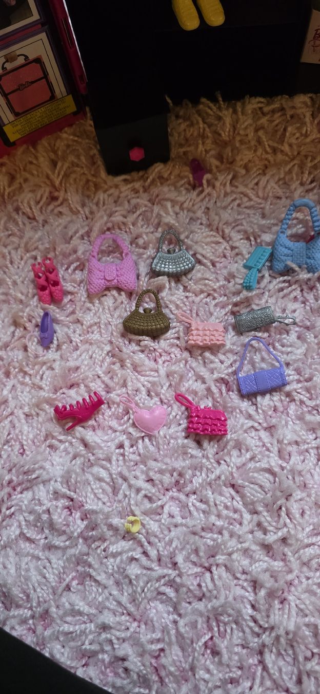 Giocattoli: Barbie Kleiderschrank  – Nuovo (secondo la descrizione) da Aeschi SO venduto da trindade 1
