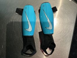 NIKE Schienbeinschoner Charge blau Grösse L NEU