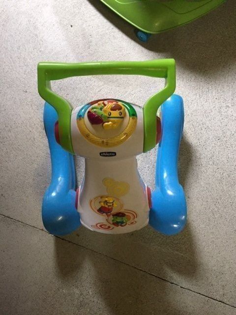 Chicco Veicoli per bambini: Chicco Lernlaufhilfe mit Musik – Usato da Emmen venduto da Aribini 1
