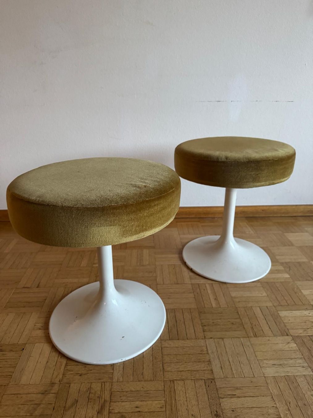 Sgabelli: Hocker tulip – Usato da Zürich venduto da omni64