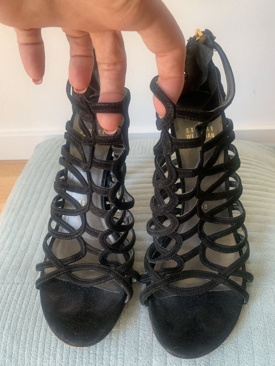Stuart Weitzman Scarpe da donna: Stuart Weitzman schwarze High Heels aus Wildleder Gr. 38 – Nuovo (secondo la descrizione) da Regensdorf venduto da secondchancefashion 3