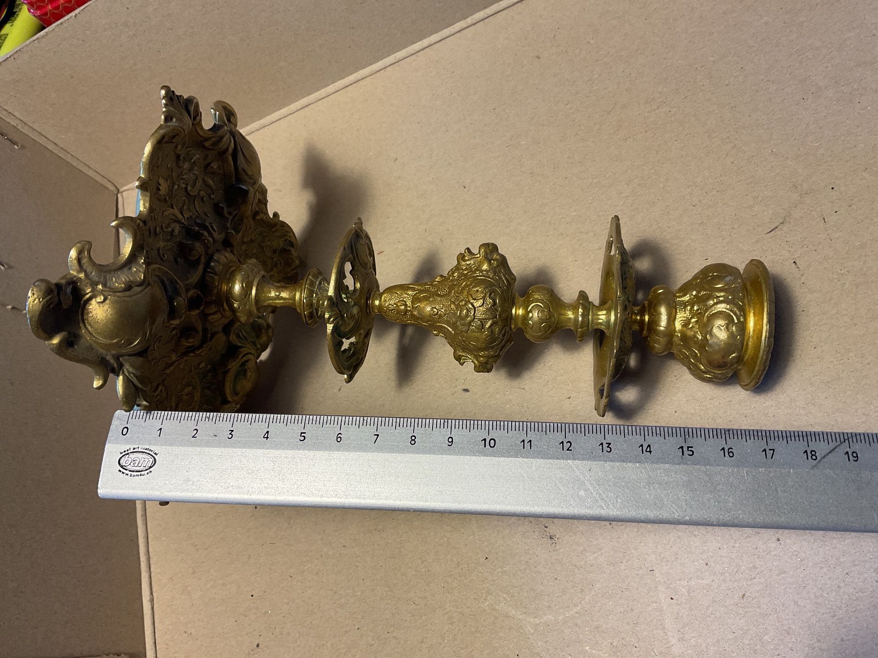 Portacandele: Rocaille Prunk Kerzenständer Messing, Punze R.F. 663? – Usato da Laupen BE venduto da Infulaenzer-5 6