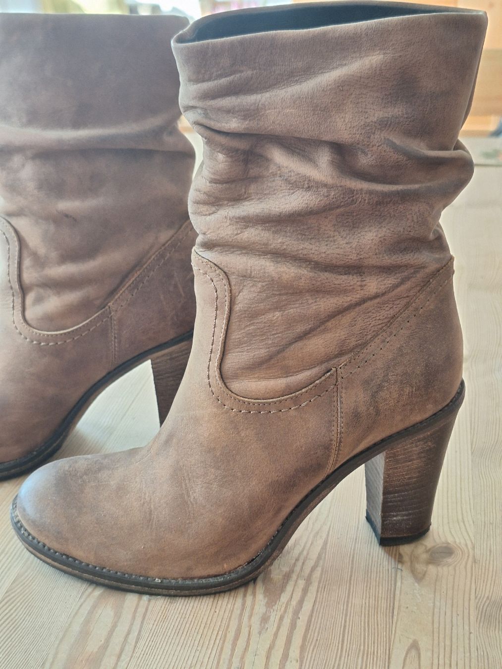 Scarpe da donna: Lederstiefel Gr. 39 – Usato da Bassersdorf venduto da Makeje58