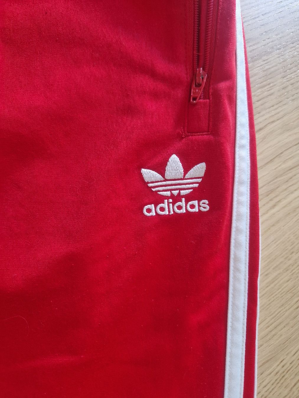 Pantalons: Training Adidas Classic rouge M – Neuf (Voir description) à Denges par elo_2zgb 1