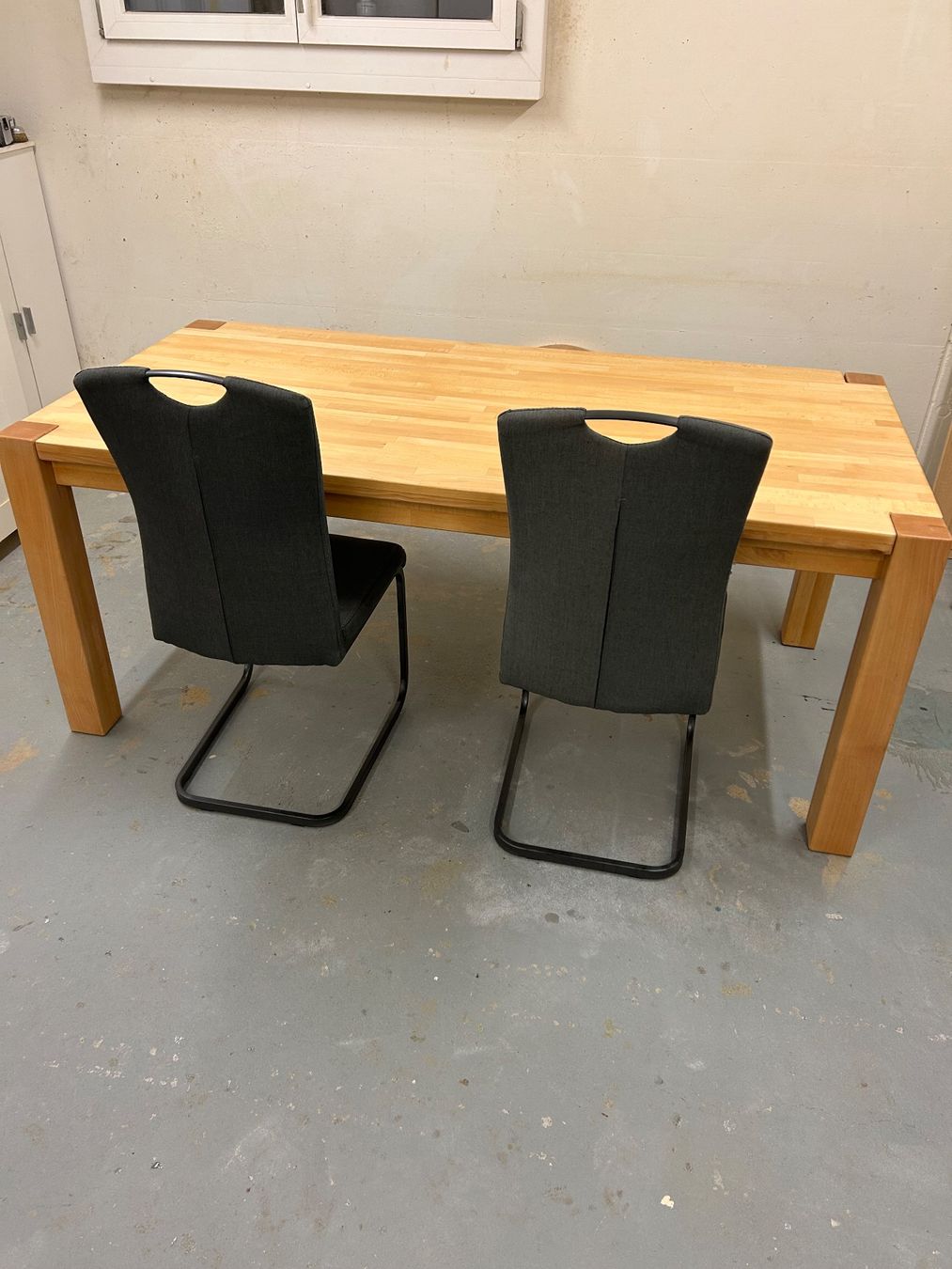 Set di tavolo e panche: Tisch Esstisch Holztisch mit Stühle – Usato da Balsthal venduto da mar_q7sd 1