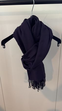 Schal Polyester Viskose Mischung violett mit Fransen