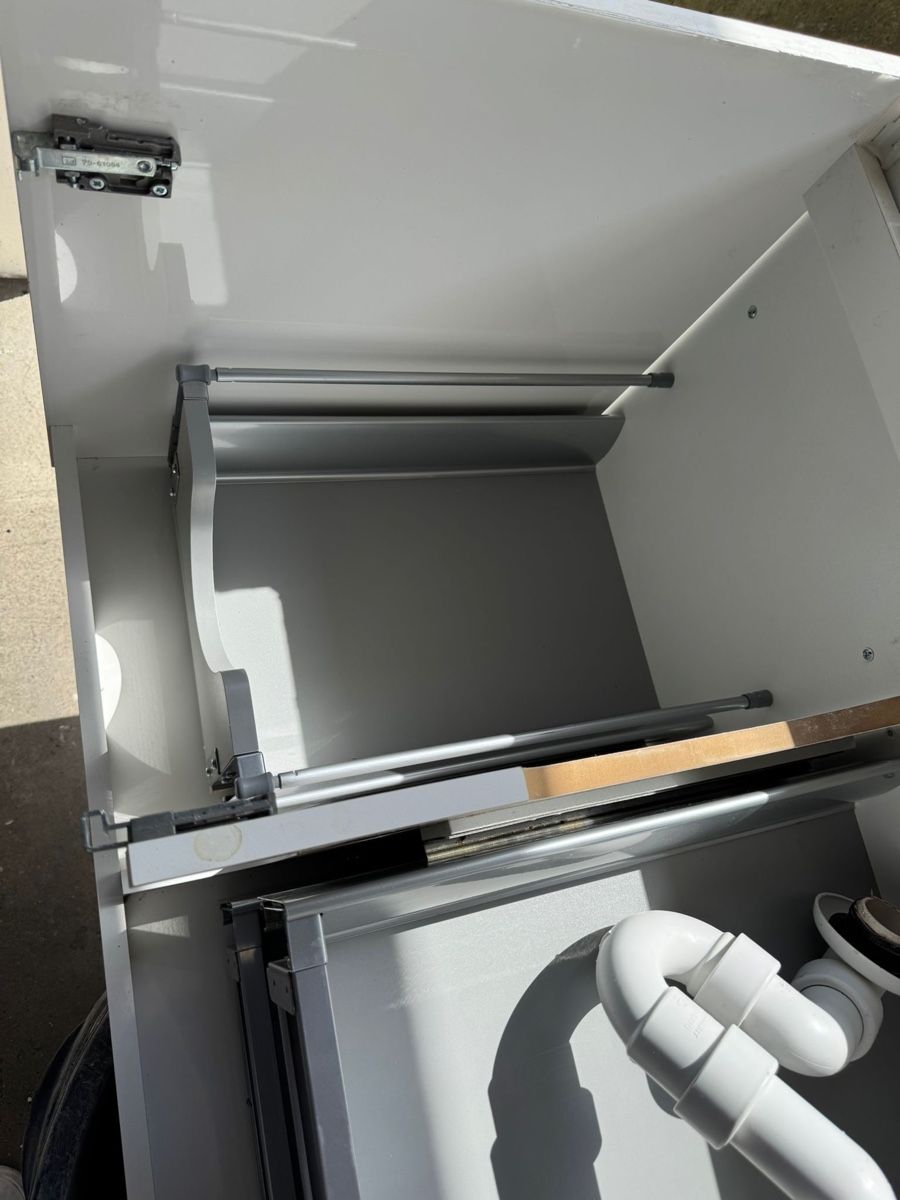 Mobili per bagno: CONFORM Badmöbel,  Top Zustand! – Usato da Grenchen venduto da ika.nf 3