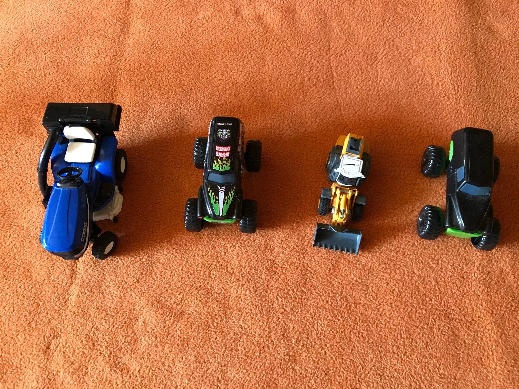 Modellbausätze & Standmodelle: 4 véhicules divers – Gebraucht aus Ste-Croix von mjmg