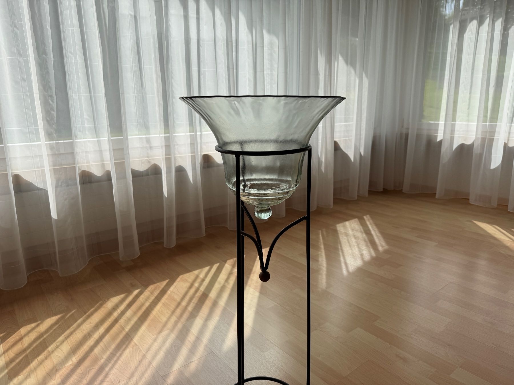 Altro per la casa: Schmiedeeisen Blumenständer mit Glasschale – Nuovo (secondo la descrizione) da Humlikon venduto da GX30 4
