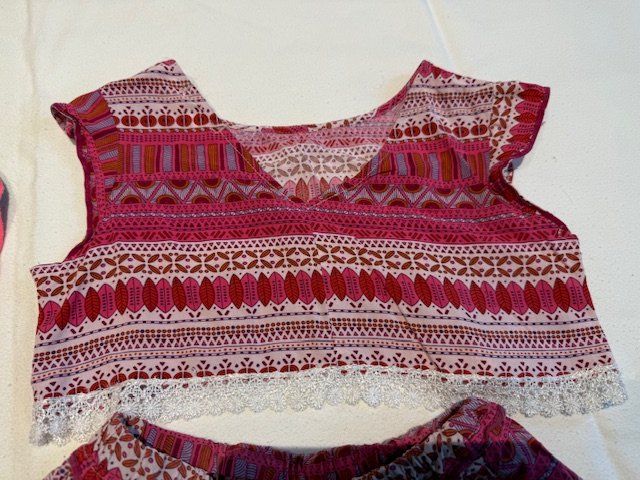 Lotti & Set di vestiti: Zweiteiler Gr. 128 – Usato da Lenggenwil venduto da Reto888