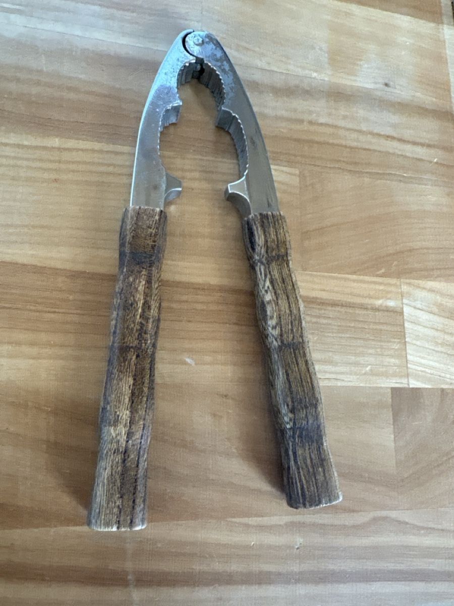 Küchengeräte: Nussknacker mit Holz Griff – Gebraucht aus Rümlang von euqinom16 2