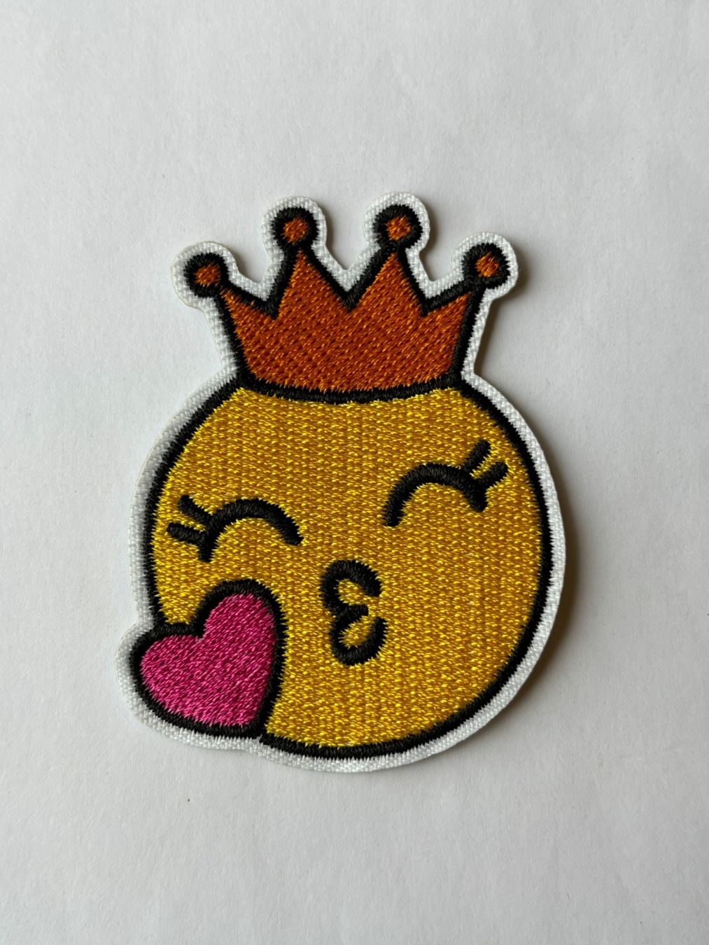 Patches: Smile Krone Kuss Patch, Badge / Aufnäher – Neu und originalverpackt aus Ostermundigen von Mcone