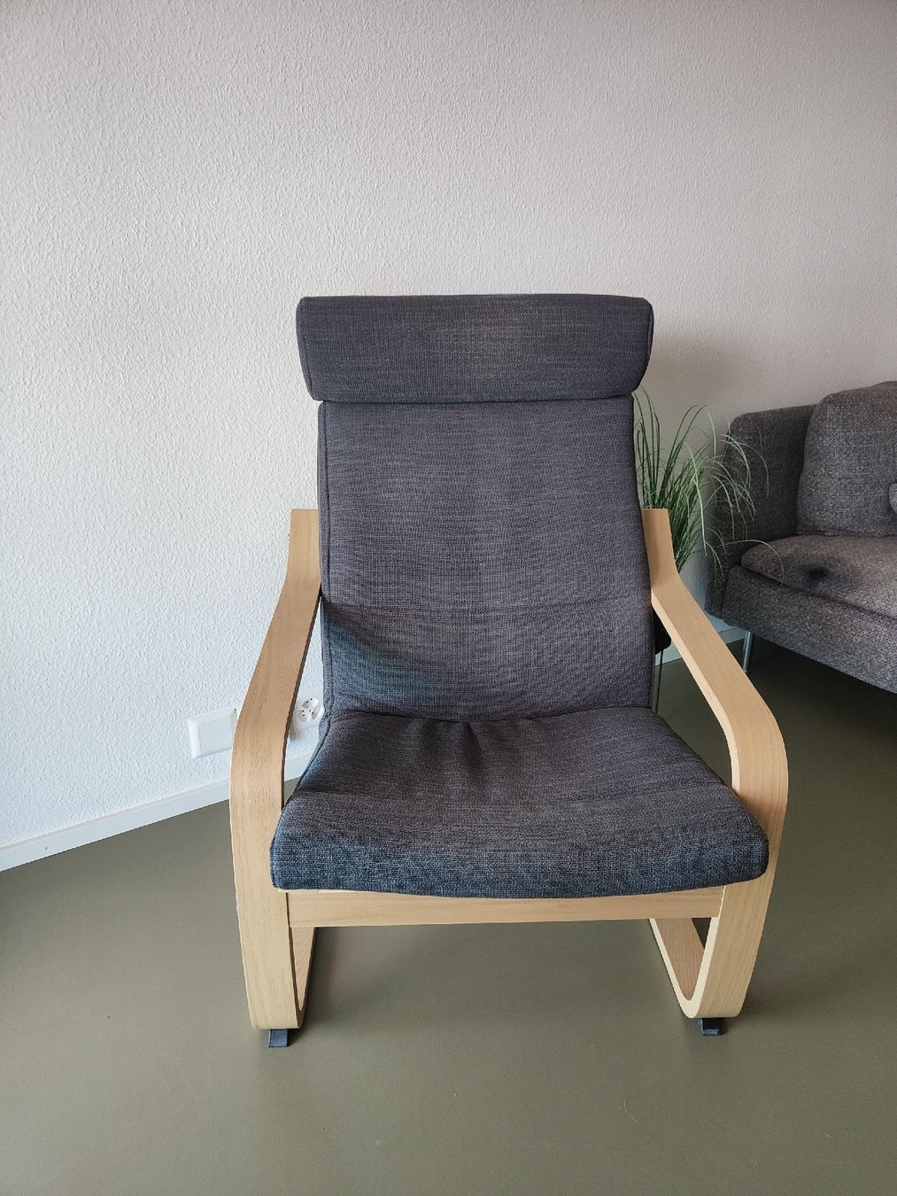 Poltrone: Sessel mit Holzgestell, grau, top Zustand – Usato da Basel venduto da lus_y2dw 1