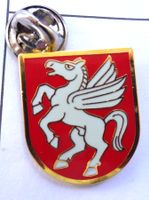 Pin Rot Weiss PFERD mit Flügel
