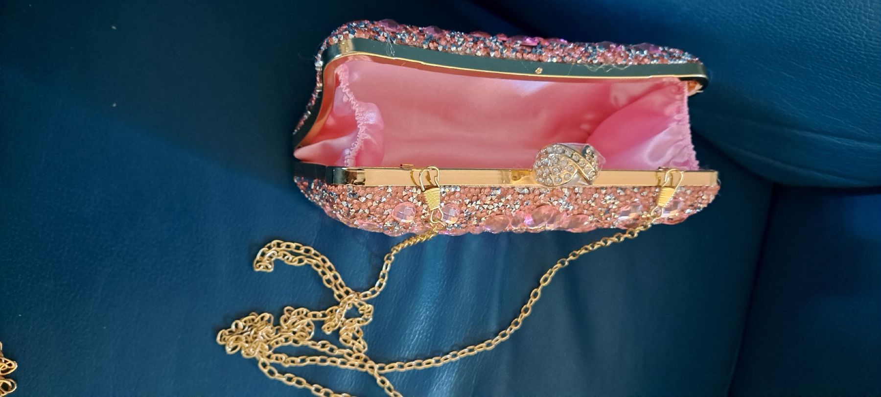 Taschen für Damen: Pinkrosa Abendhandtasche mit Pailletten – Neu (gemäss Beschreibung) aus Basel von DesireeYaDa