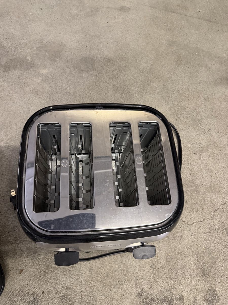Elettrodomestici da cucina: 4-Schlitz Toaster Black+Decker, Kochplatte neuwertig  – Usato da Fehraltorf venduto da flo0606 3