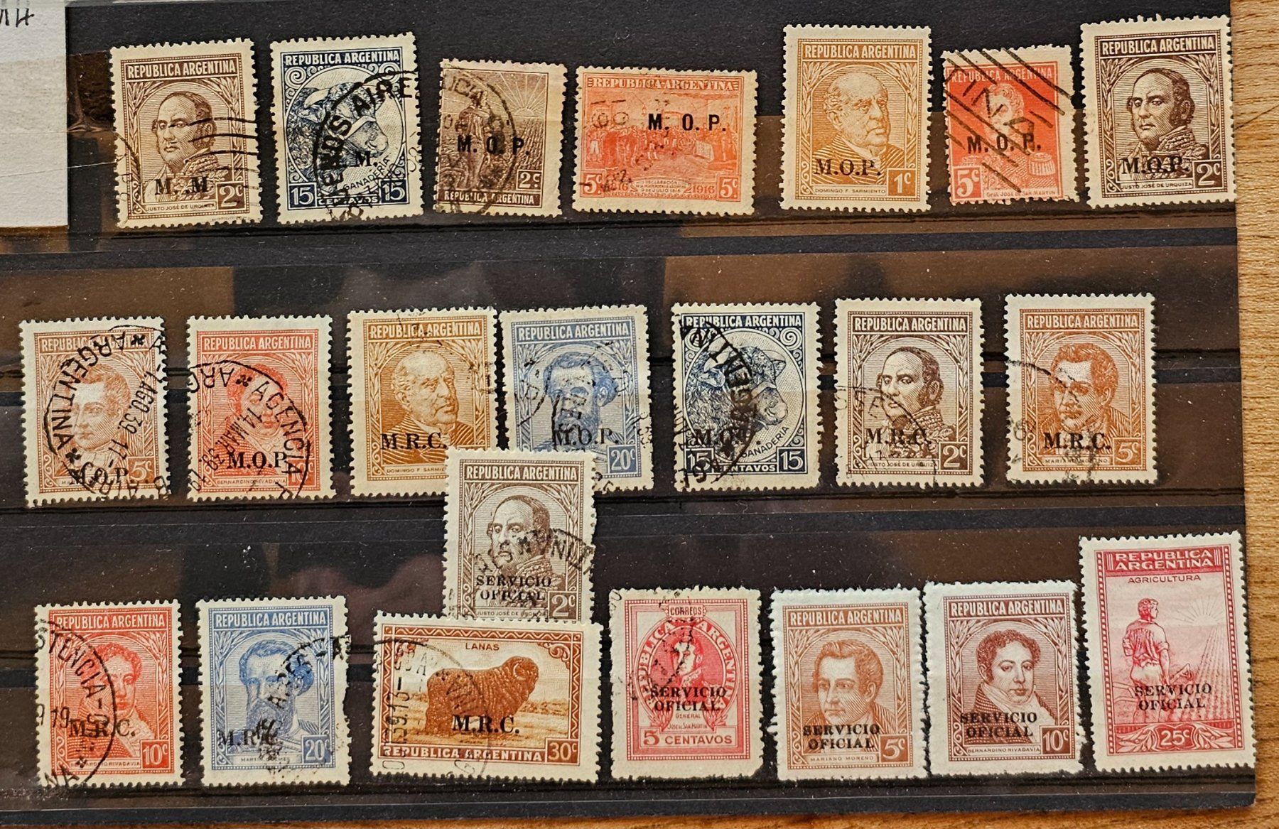 Tutti i francobolli: ARGENTINIEN  Briefmarken  mit Aufdrücken – Usato da Les Valettes venduto da Nuba1