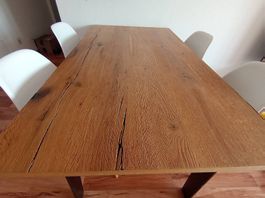 Massiver Esstisch aus Echtholz + 4 Stühle in Industrial-Stil