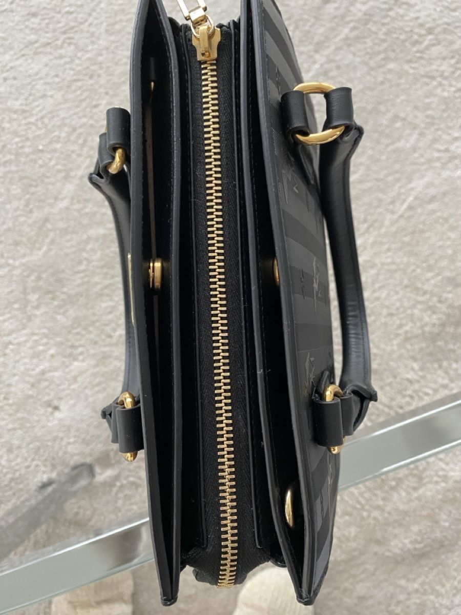 Maison Mollerus Borse da donna: Maison Mollerus schwarze Tasche  mit Gold Plate – Nuovo e nell'imballaggio originale da Wettswil venduto da ramba 3