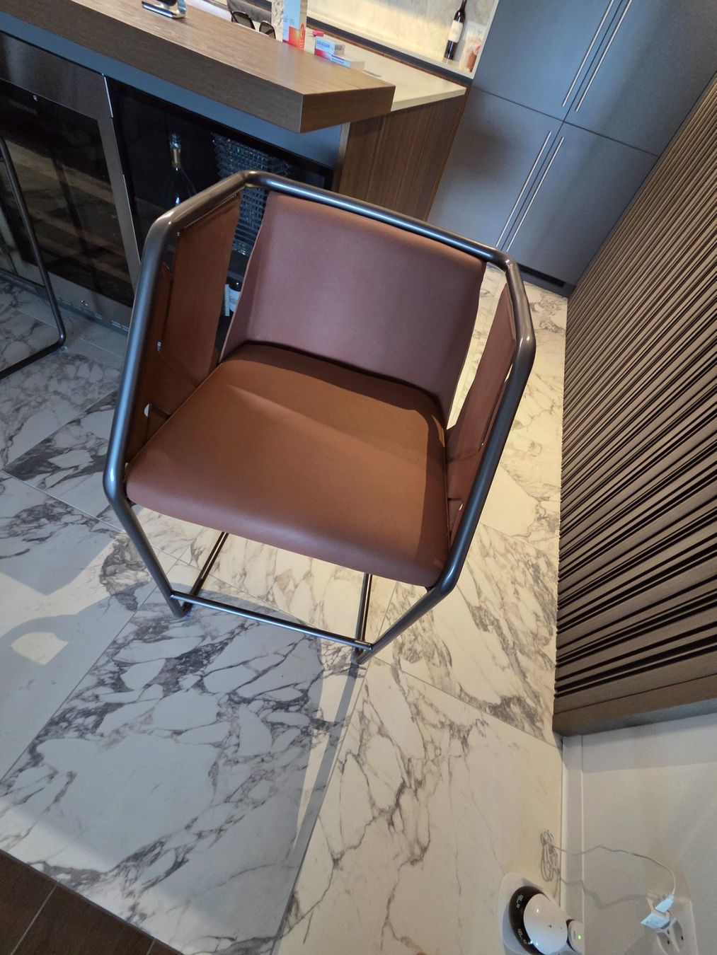 Chaises hautes: Chaises de bar type '' HENGE Strip Stool '' – Neuf (Voir description) à Lugnorre par Hbsvo 2